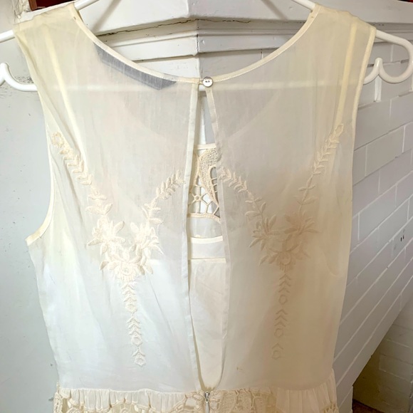 Cream lace dress - Picture 6 of 6